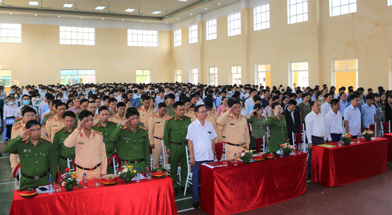 Công an và ngành giáo dục Nam Định ký kết kế hoạch tuyên truyền, PBGDPL về trật tự ATGT