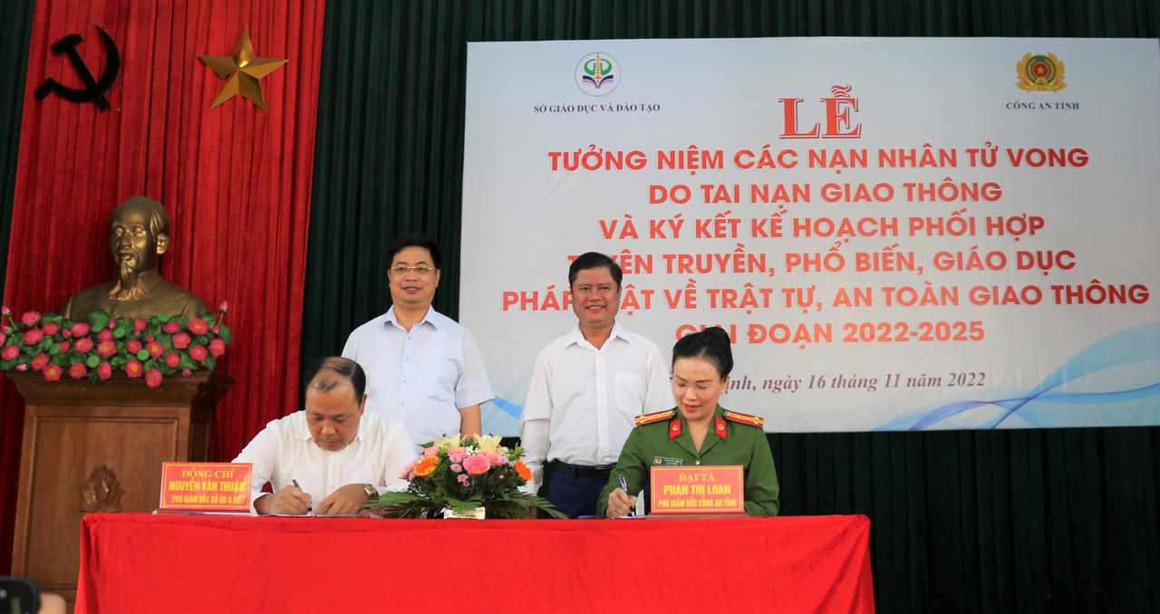 Công an và ngành giáo dục Nam Định ký kết kế hoạch tuyên truyền, PBGDPL về trật tự ATGT
