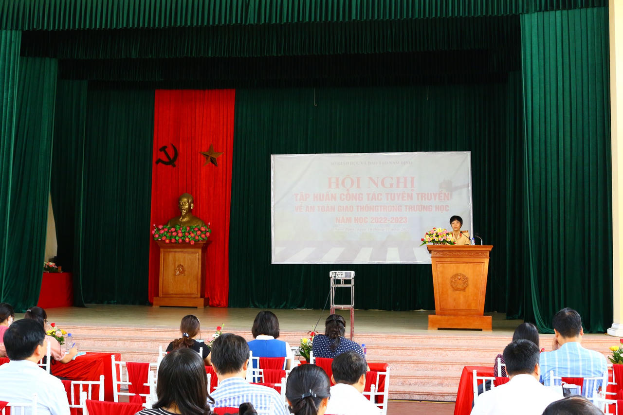 Công an và ngành giáo dục Nam Định ký kết kế hoạch tuyên truyền, PBGDPL về trật tự ATGT