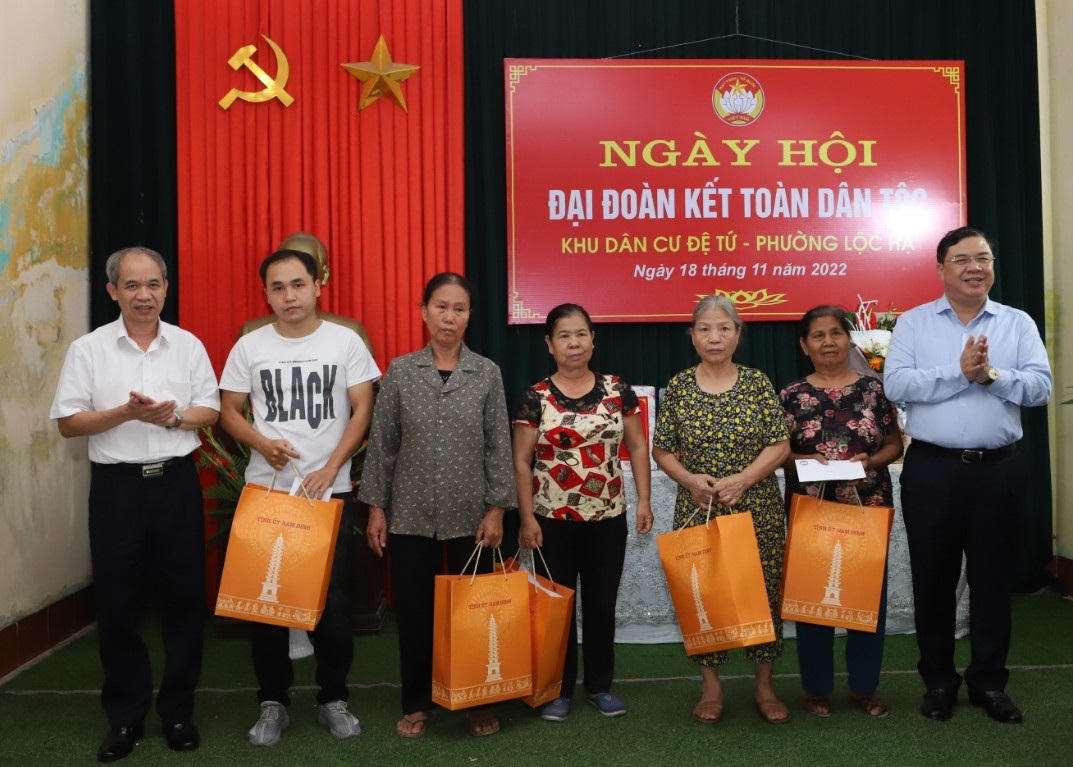 Trưởng ban Đối ngoại Trung ương Lê Hoài Trung dự Ngày hội “Đại đoàn kết toàn dân tộc” tại TP Nam Định
