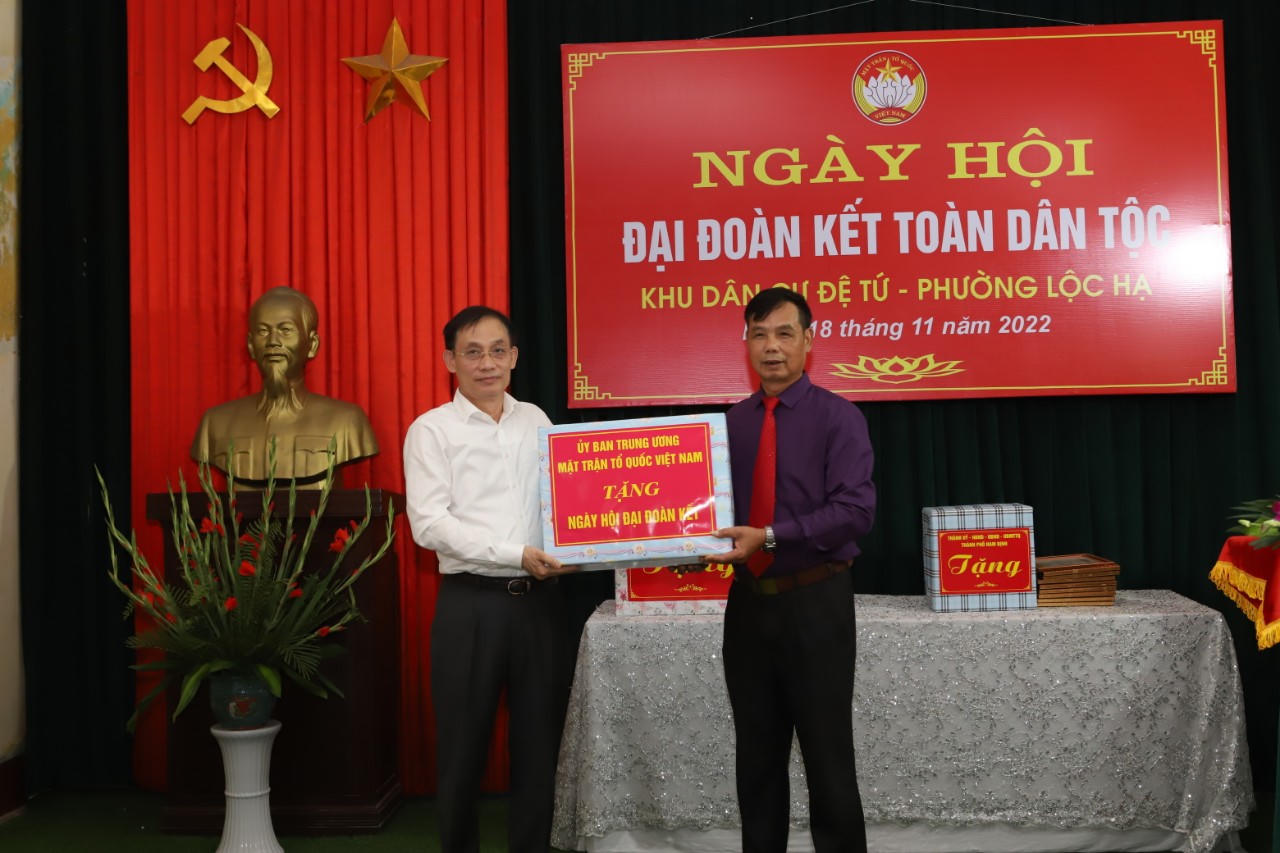 Trưởng ban Đối ngoại Trung ương Lê Hoài Trung dự Ngày hội “Đại đoàn kết toàn dân tộc” tại TP Nam Định