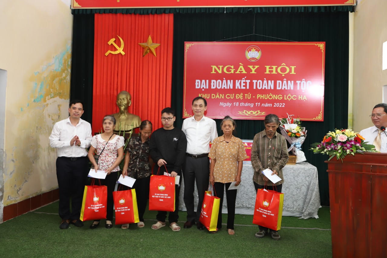 Trưởng ban Đối ngoại Trung ương Lê Hoài Trung dự Ngày hội “Đại đoàn kết toàn dân tộc” tại TP Nam Định