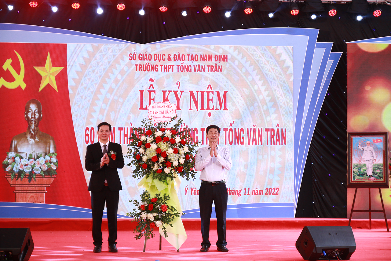 Nam Định: Trường THPT Tống Văn Trân kỉ niệm 60 năm thành lập, đón nhận bằng khen Thủ tướng