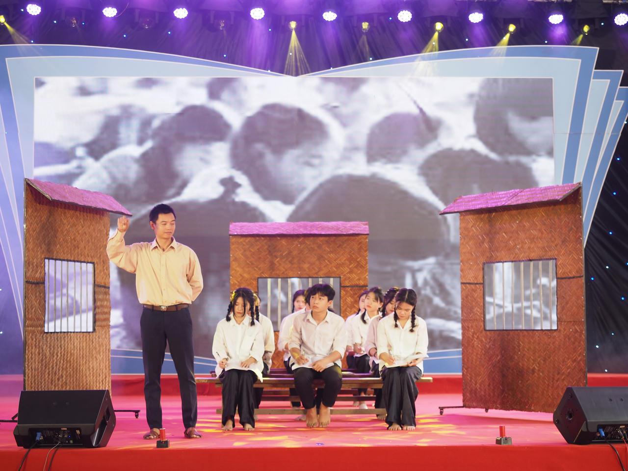 Nam Định: Trường THPT Tống Văn Trân kỉ niệm 60 năm thành lập, đón nhận bằng khen Thủ tướng