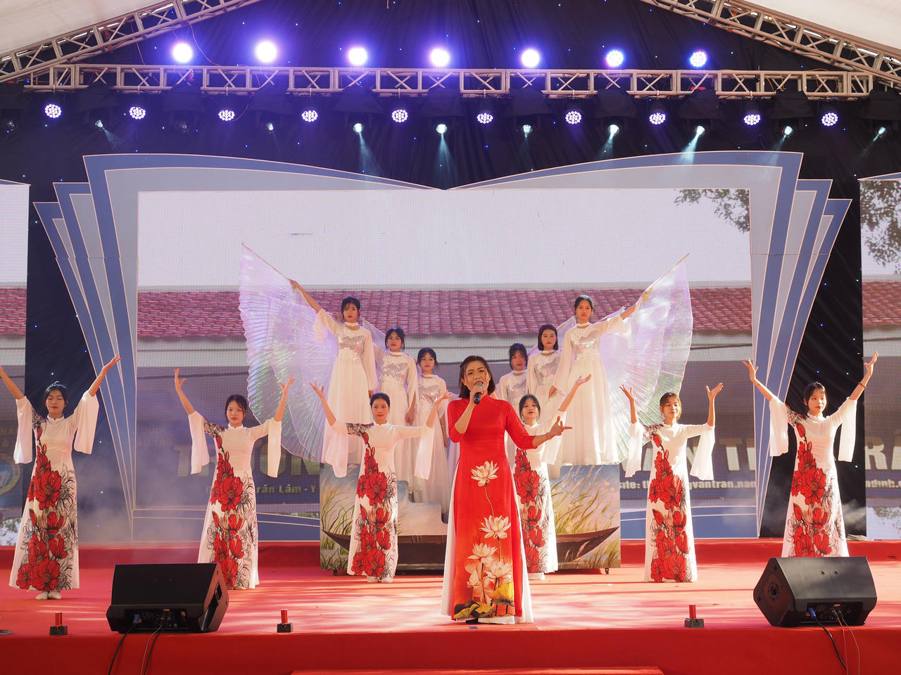 Nam Định: Trường THPT Tống Văn Trân kỉ niệm 60 năm thành lập, đón nhận bằng khen Thủ tướng