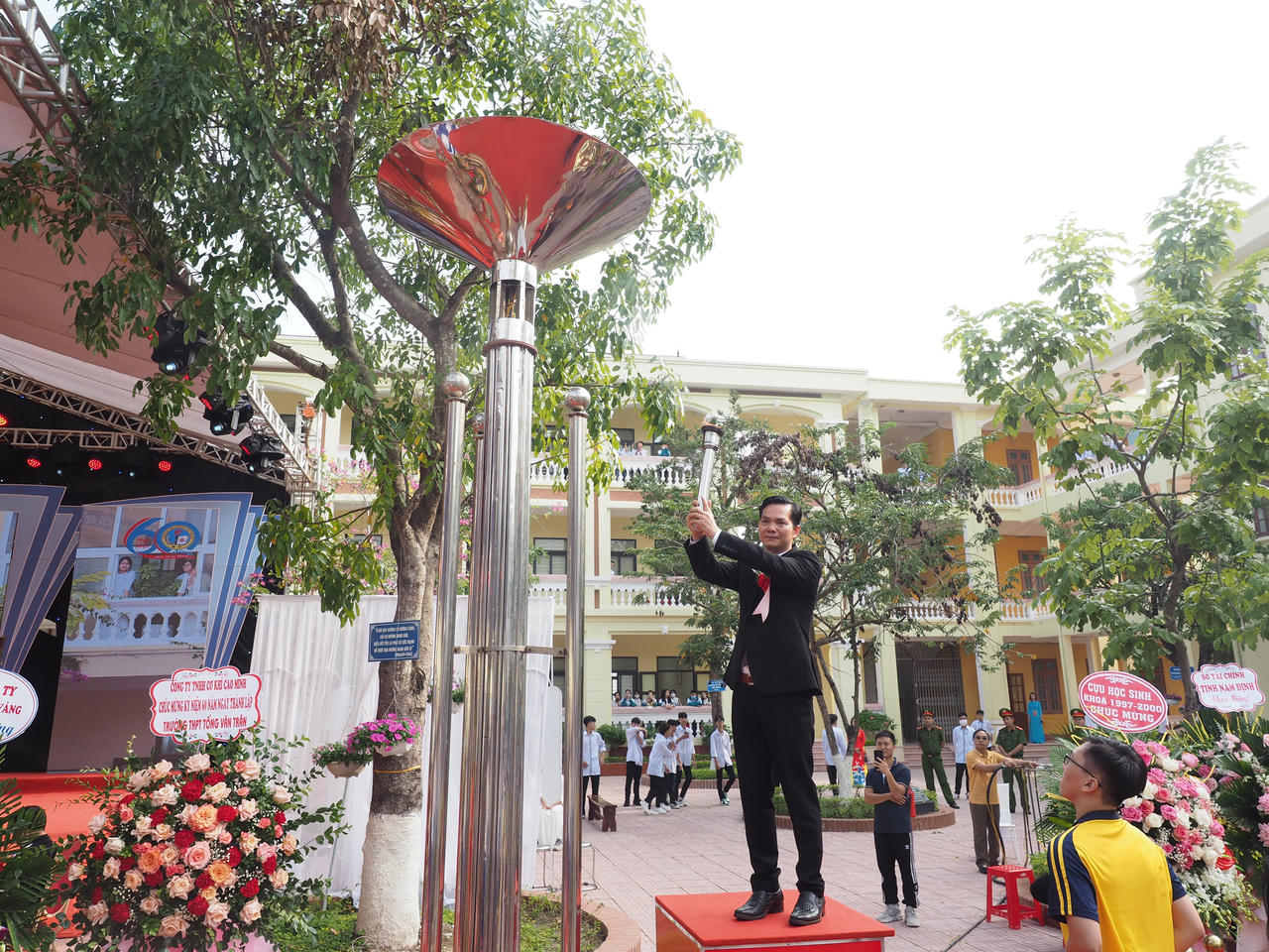 Nam Định: Trường THPT Tống Văn Trân kỉ niệm 60 năm thành lập, đón nhận bằng khen Thủ tướng