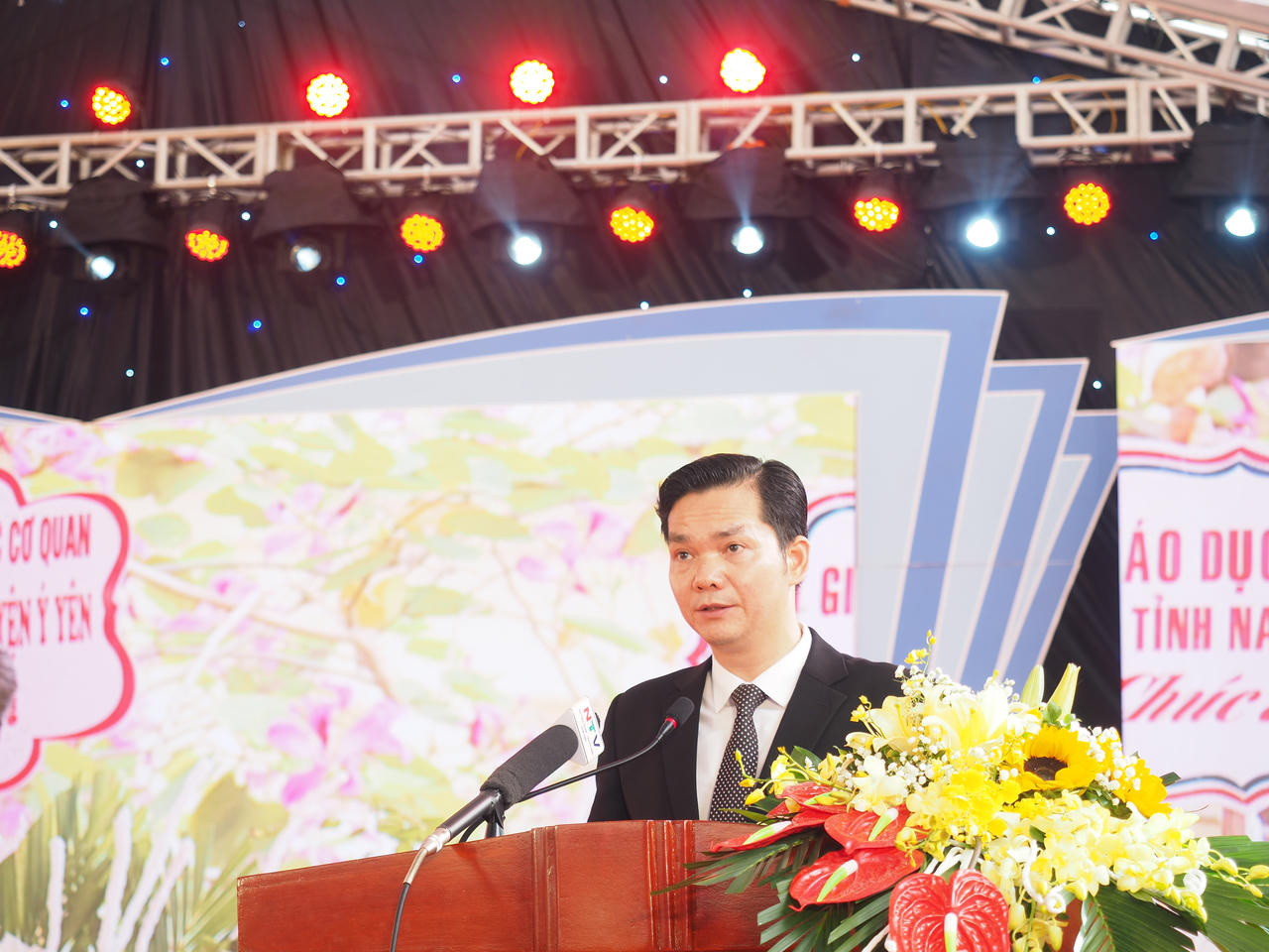 Nam Định: Trường THPT Tống Văn Trân kỉ niệm 60 năm thành lập, đón nhận bằng khen Thủ tướng