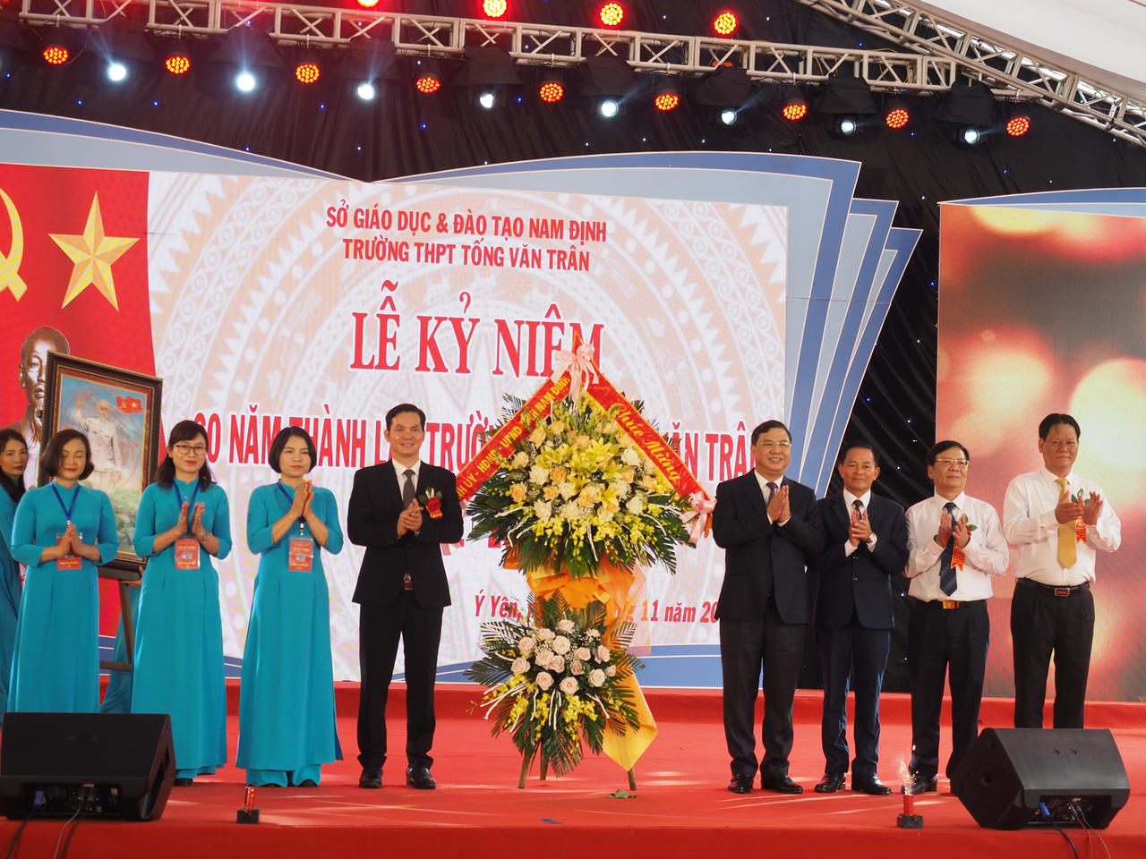 Nam Định: Trường THPT Tống Văn Trân kỉ niệm 60 năm thành lập, đón nhận bằng khen Thủ tướng