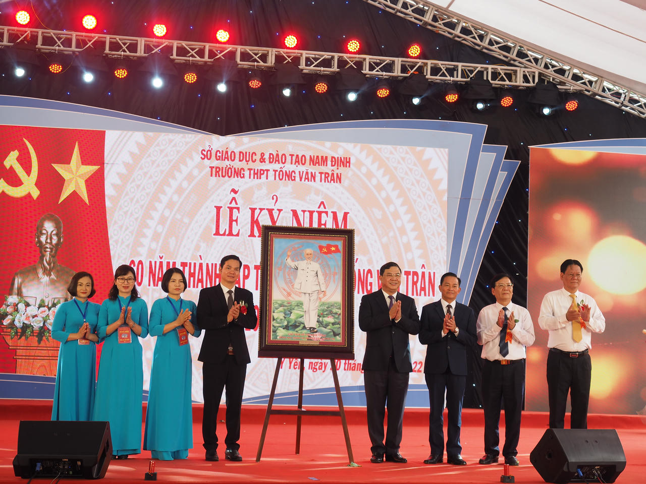 Nam Định: Trường THPT Tống Văn Trân kỉ niệm 60 năm thành lập, đón nhận bằng khen Thủ tướng