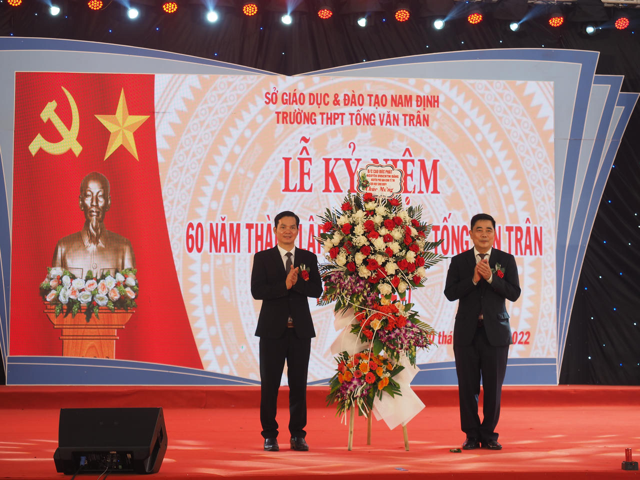 Nam Định: Trường THPT Tống Văn Trân kỉ niệm 60 năm thành lập, đón nhận bằng khen Thủ tướng