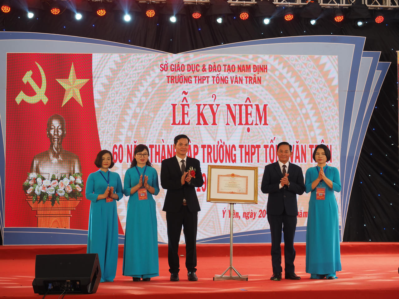 Nam Định: Trường THPT Tống Văn Trân kỉ niệm 60 năm thành lập, đón nhận bằng khen Thủ tướng