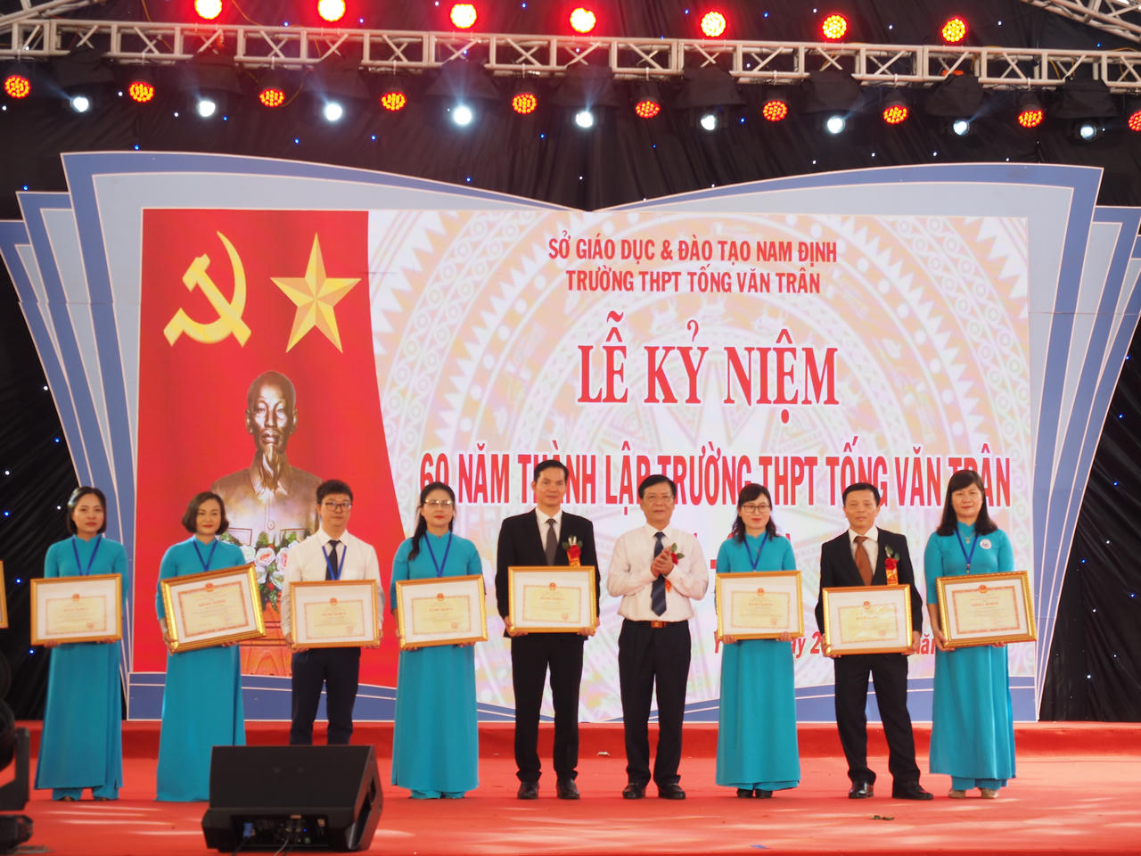 Nam Định: Trường THPT Tống Văn Trân kỉ niệm 60 năm thành lập, đón nhận bằng khen Thủ tướng