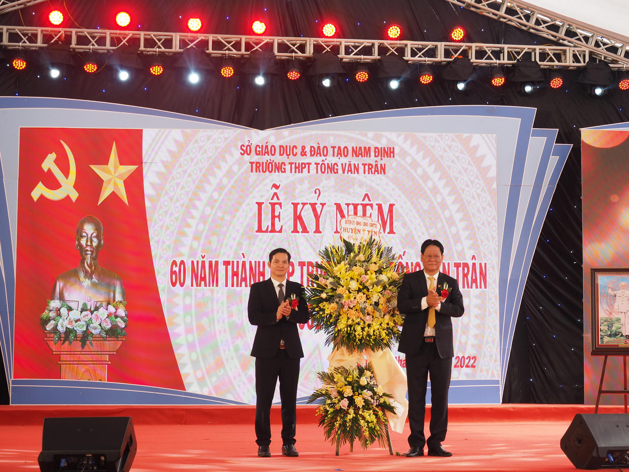 Nam Định: Trường THPT Tống Văn Trân kỉ niệm 60 năm thành lập, đón nhận bằng khen Thủ tướng