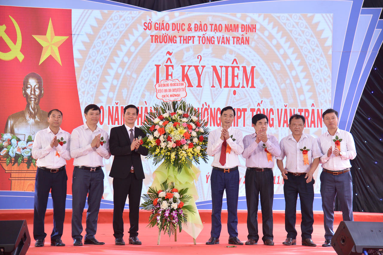 Nam Định: Trường THPT Tống Văn Trân kỉ niệm 60 năm thành lập, đón nhận bằng khen Thủ tướng