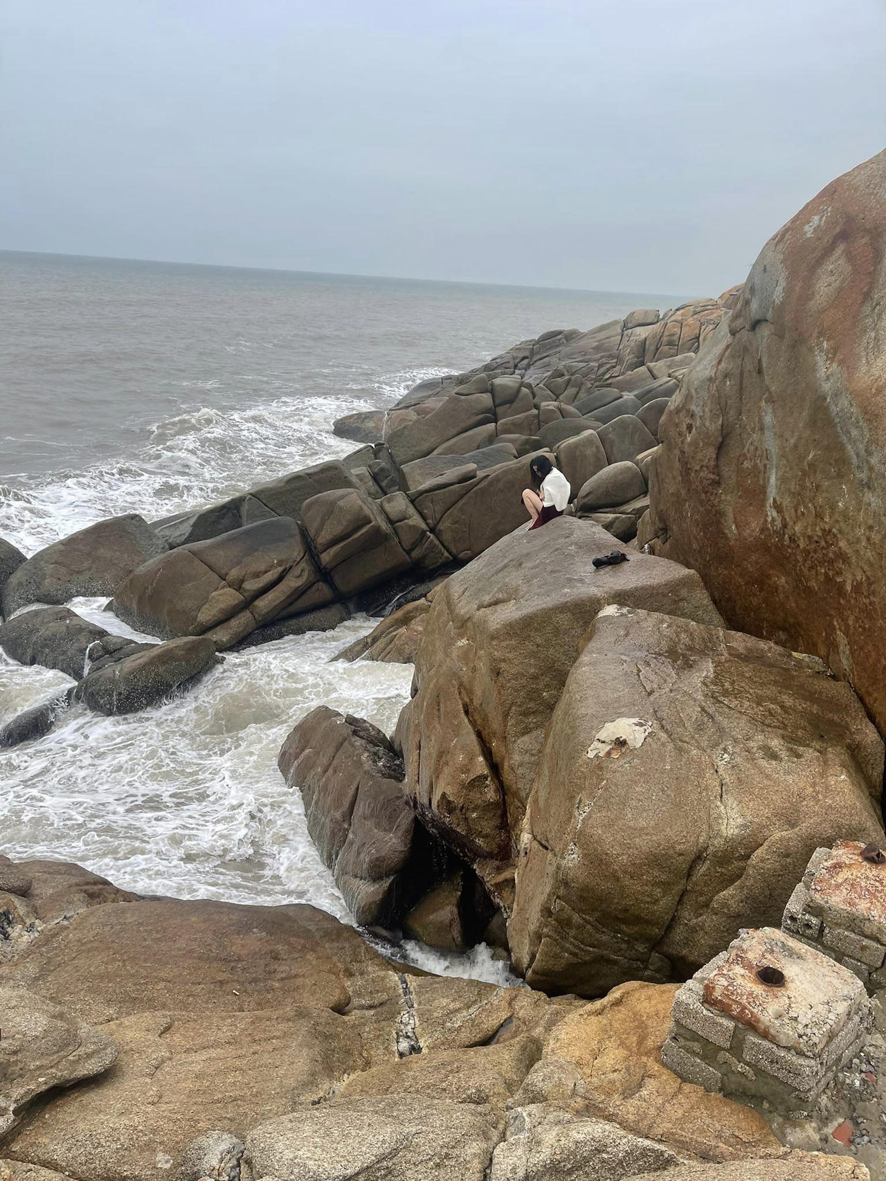 Giải cứu thành công người phụ nữ định tự tử bên bờ biển