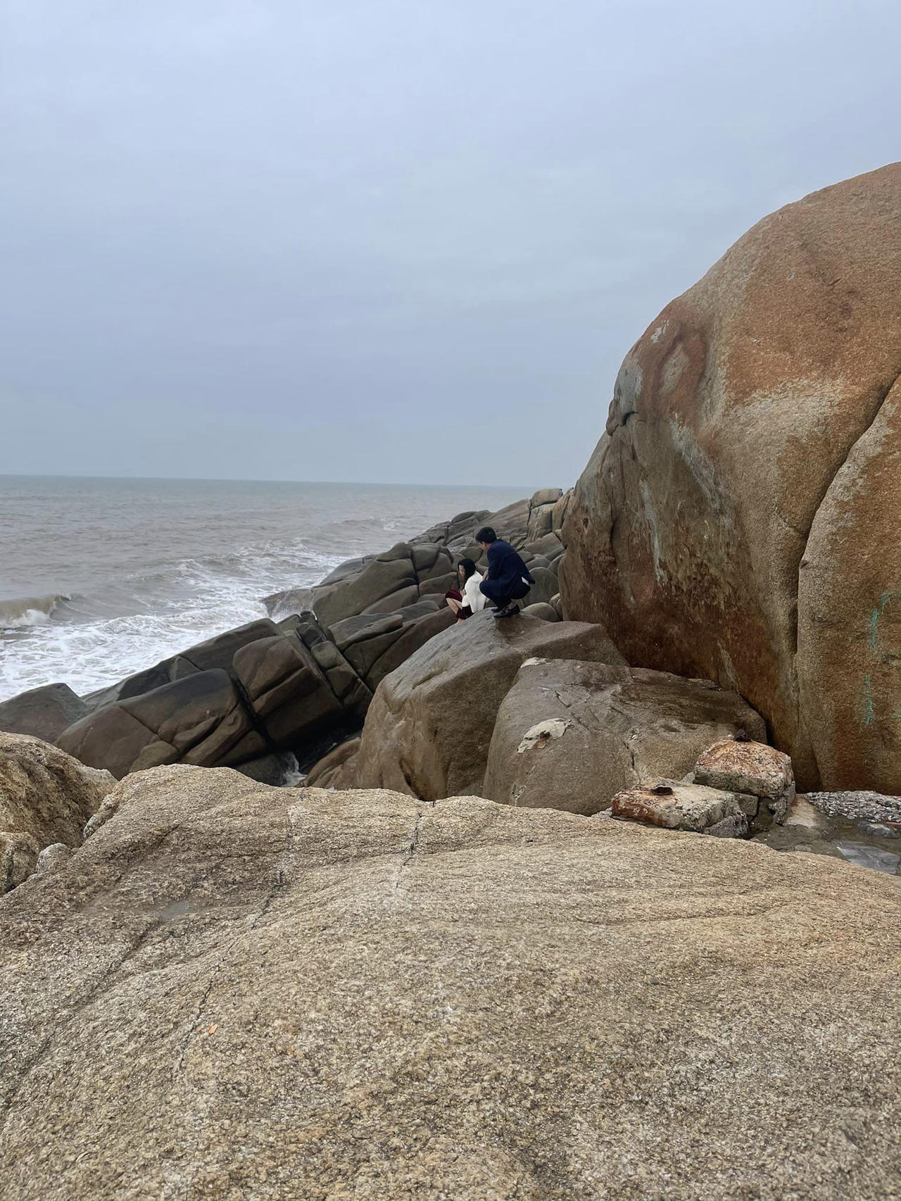 Giải cứu thành công người phụ nữ định tự tử bên bờ biển