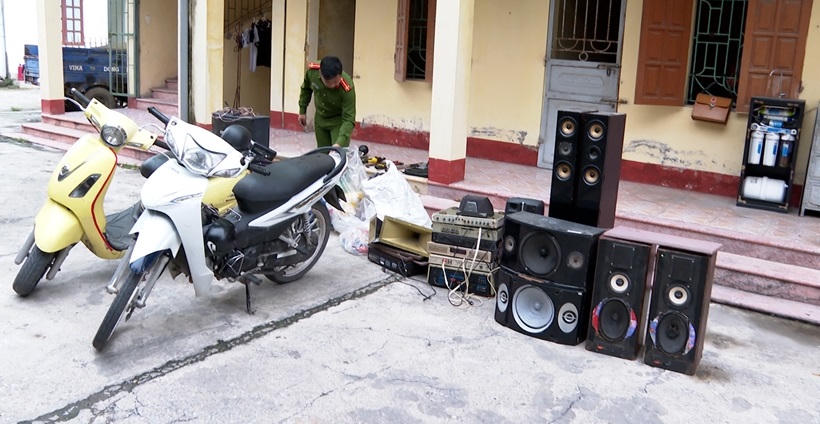 Nhóm đối tượng "manh động" mang theo vũ khí hỗ trợ để trộm cắp tài sản