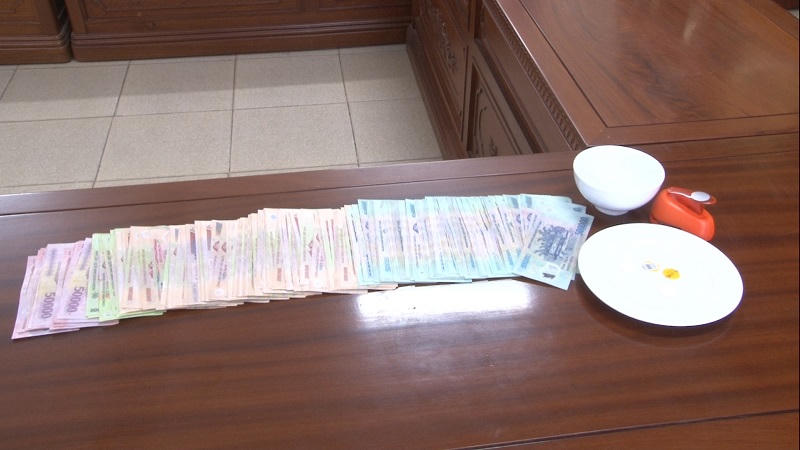 Bắt quả tang 8 đối tượng đánh bạc tại công ty