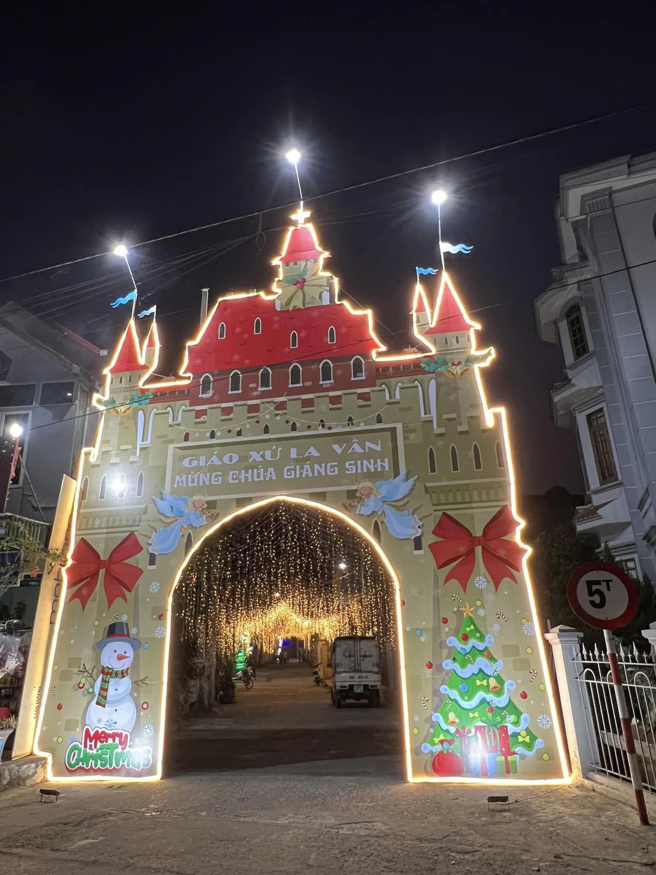 Ninh Bình lung linh đón mừng lễ Giáng sinh 2022