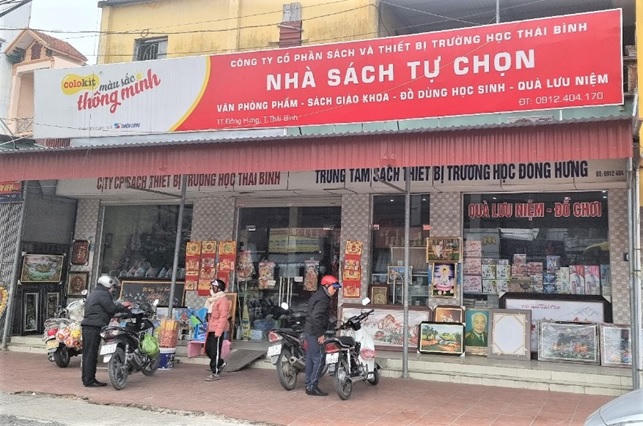 Khởi tố chủ nhà sách bán hơn 90.000 cuốn sách giáo khoa giả