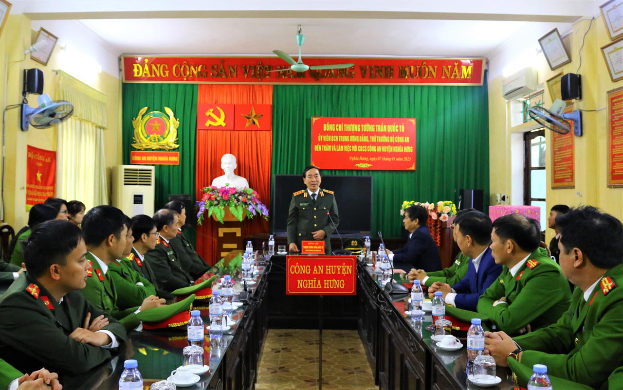 Thứ trưởng Bộ Công an Trần Quốc Tỏ thăm và làm việc tại Nam Định