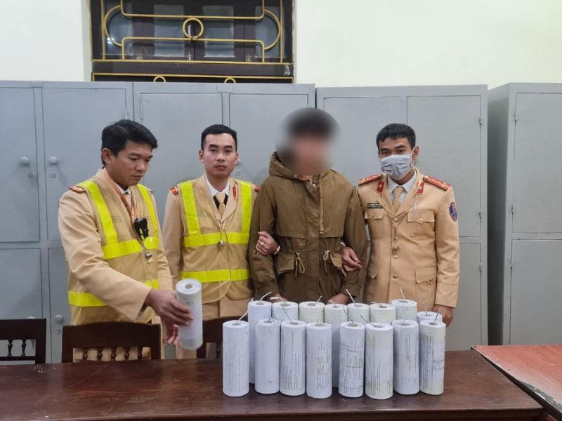  Phát hiện nhiều học sinh mua nguyên liệu để tự chế pháo nổ 