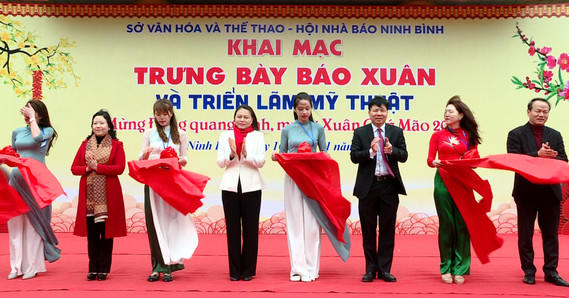 Khai mạc Hội báo Xuân và Triển lãm mỹ thuật Ninh Bình năm 2023