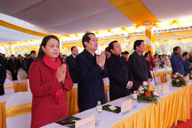 Hàng vạn du khách "đội mưa" về dự Lễ khai hội chùa Bái Đính năm 2023