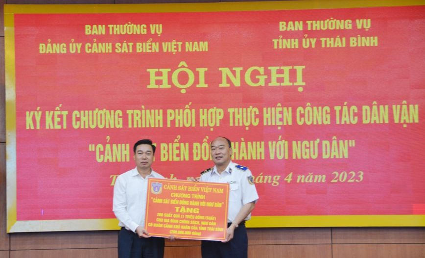 Phối hợp thực hiện công tác dân vận 'Cảnh sát biển đồng hành với ngư dân' tại Thái Bình