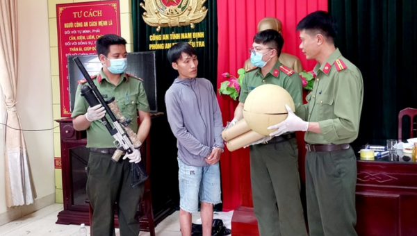 Nam Định: Bắt giữ đối tượng sản xuất và kinh doanh pháo nổ