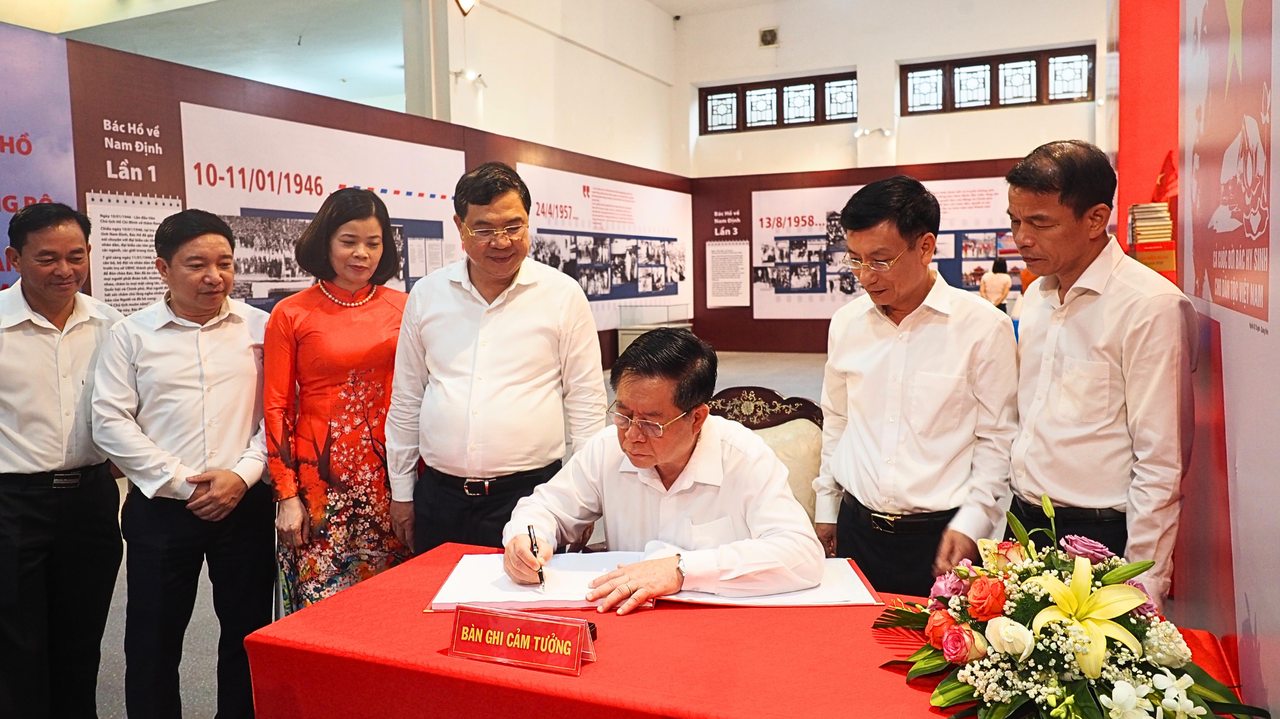 Khai mạc Triển lãm 'Nam Định in dấu chân Người'