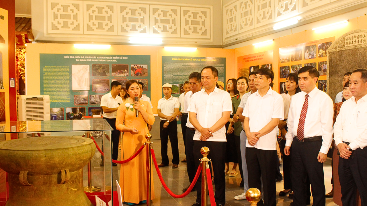 Trưng bày 'Bảo vật Quốc gia và cổ vật tiêu biểu tỉnh Hà Nam'