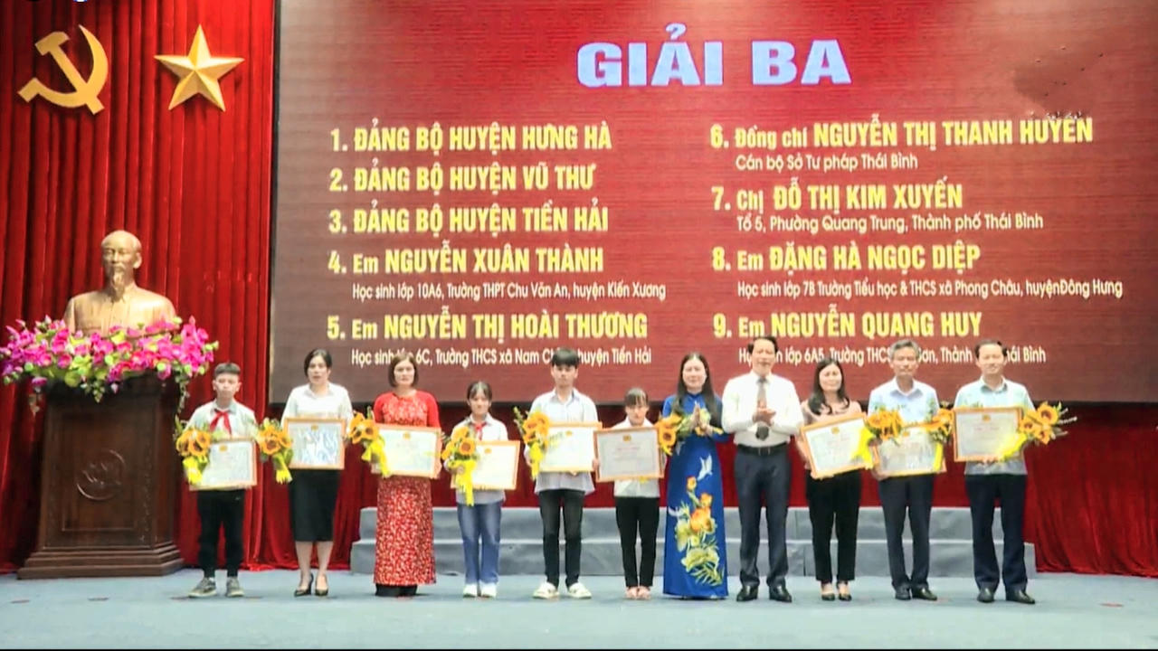 Thái Bình trao giải cuộc thi tìm hiểu '80 năm Đề cương về văn hóa Việt Nam'