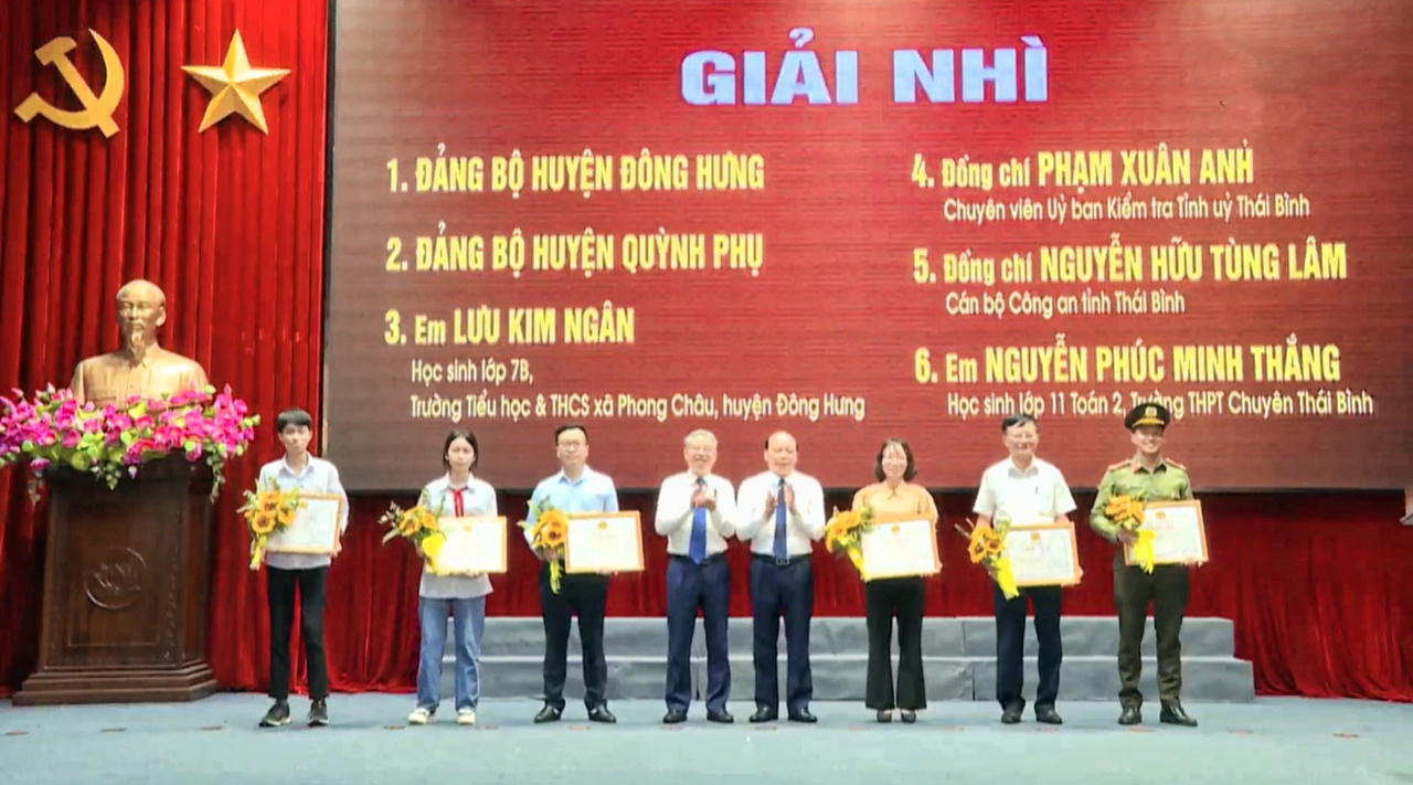 Thái Bình trao giải cuộc thi tìm hiểu '80 năm Đề cương về văn hóa Việt Nam'