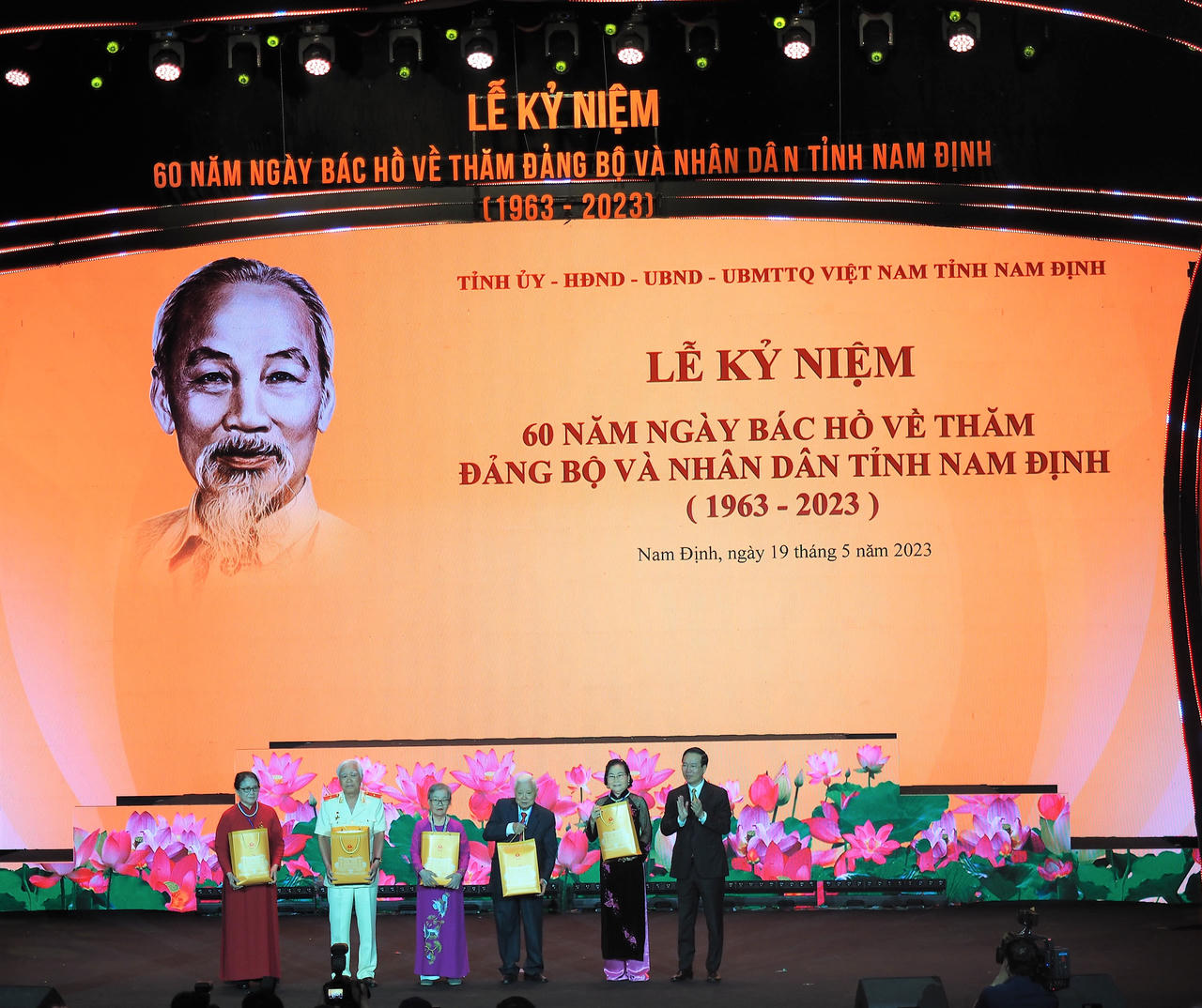 Long trọng lễ kỷ niệm 60 năm Bác Hồ về thăm tỉnh Nam Định