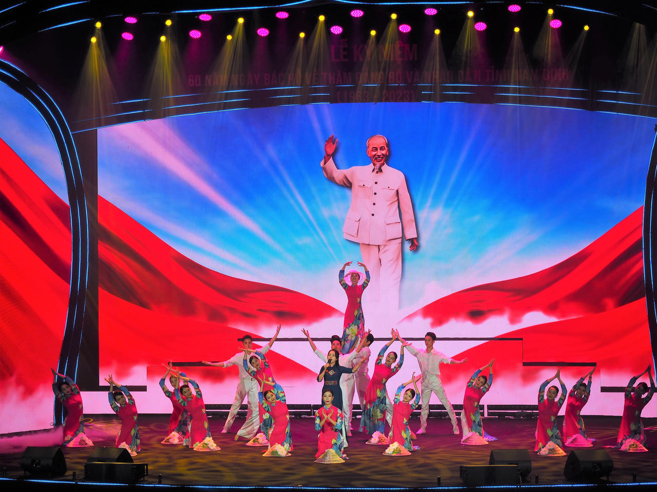 Long trọng lễ kỷ niệm 60 năm Bác Hồ về thăm tỉnh Nam Định