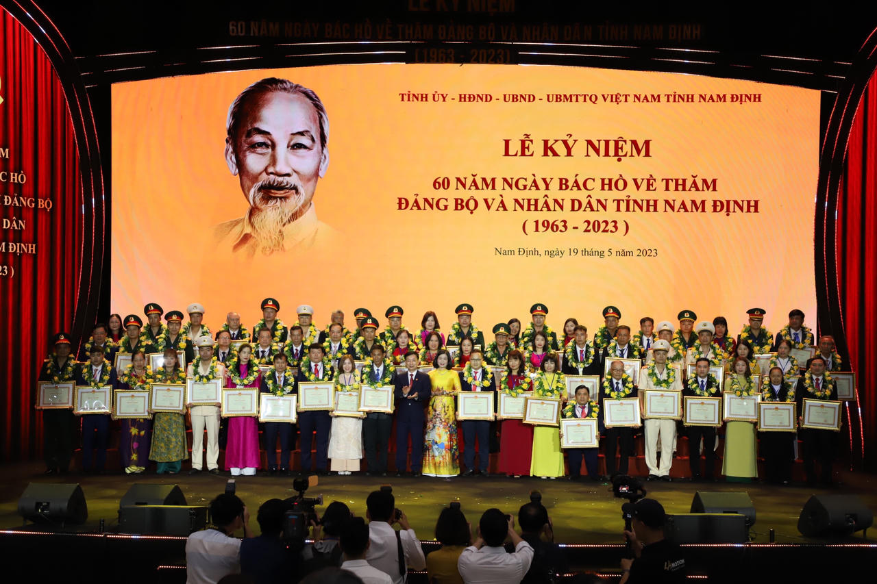 Long trọng lễ kỷ niệm 60 năm Bác Hồ về thăm tỉnh Nam Định
