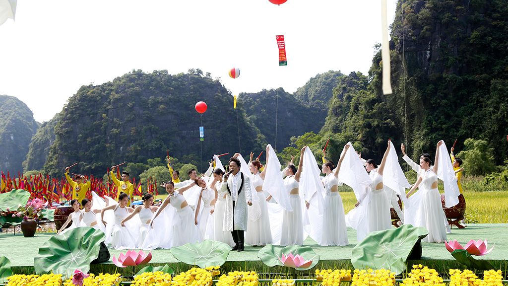 Khai mạc Tuần du lịch 'Sắc vàng Tam Cốc - Tràng An'