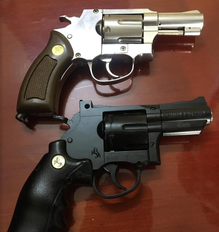 Nam Định: Phát hiện 2 khẩu súng ngắn trong phòng trọ tổ chức "tiệc" ma túy