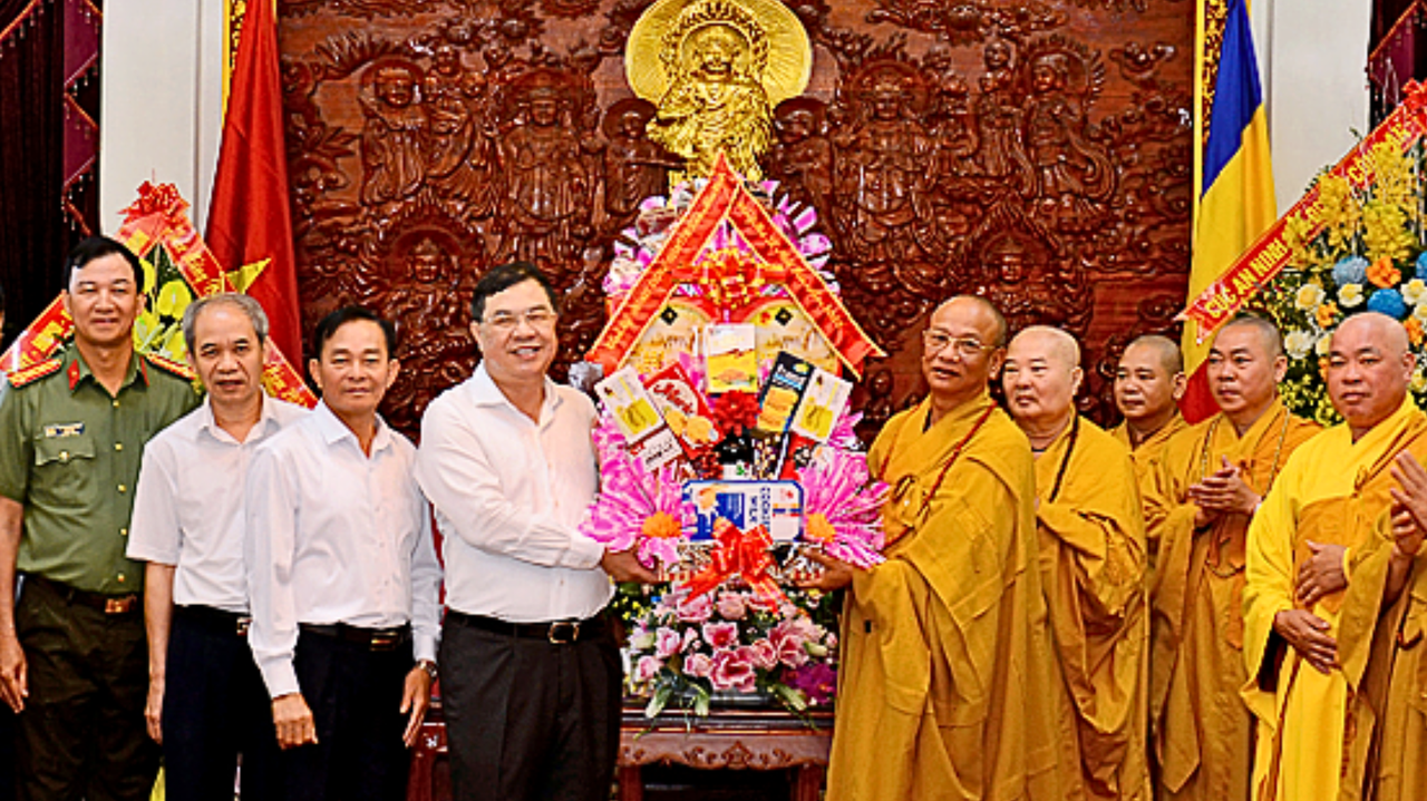 Bí thư Tỉnh ủy Nam Định chúc mừng Đại lễ Phật đản năm 2023 tại Trúc Lâm Thiên Trường