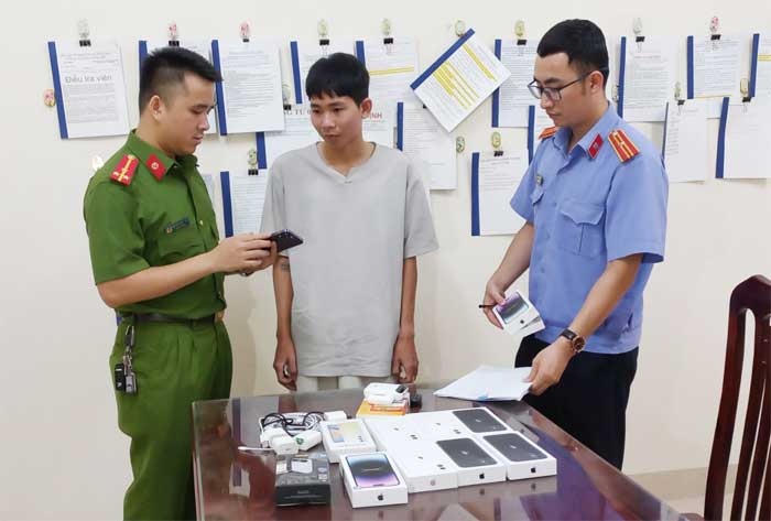 Nam Định: Bắt đối tượng trộm hàng loạt điện thoại iPhone cao cấp