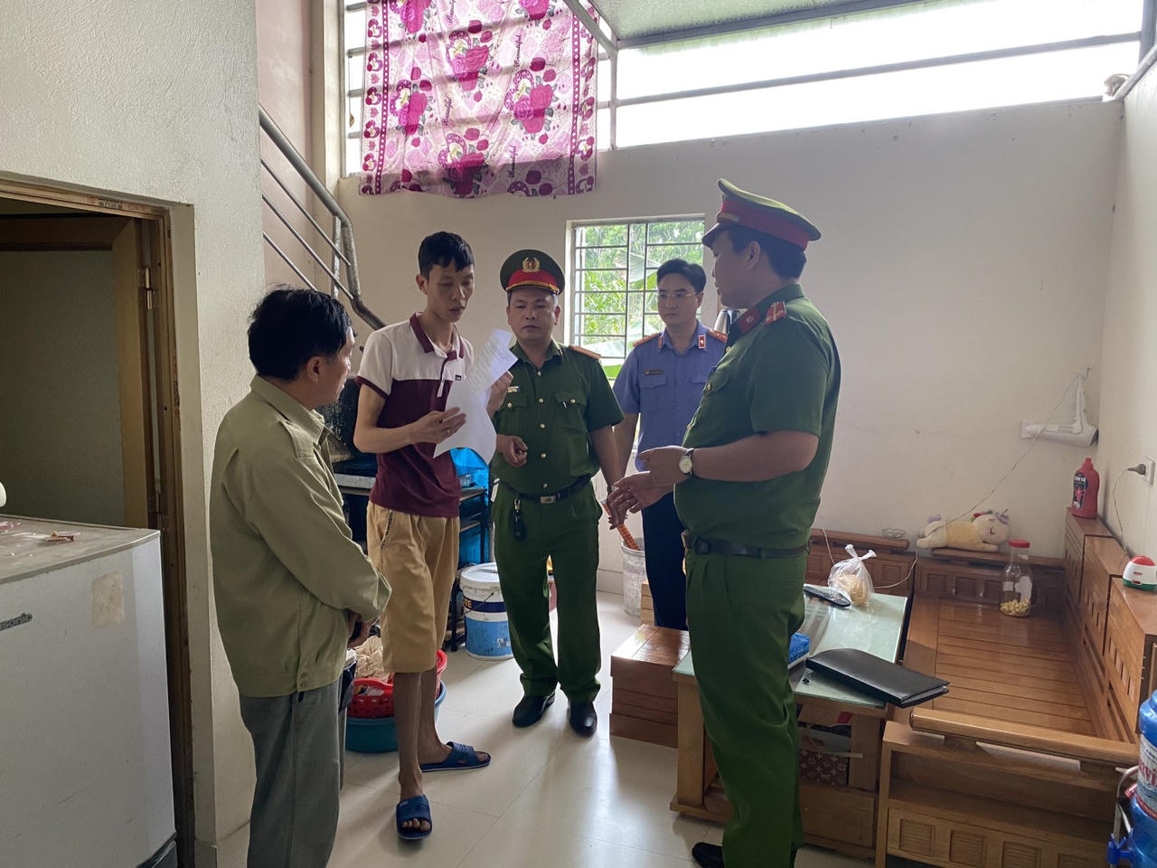 Lợi dụng bói toán, người cháu gái lừa bà nội và người thân chiếm đoạt gần 1,5 tỷ đồng