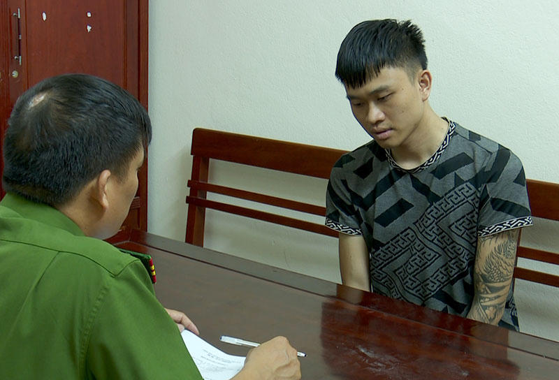 Phát hiện đối tượng mang súng đi bán ma túy