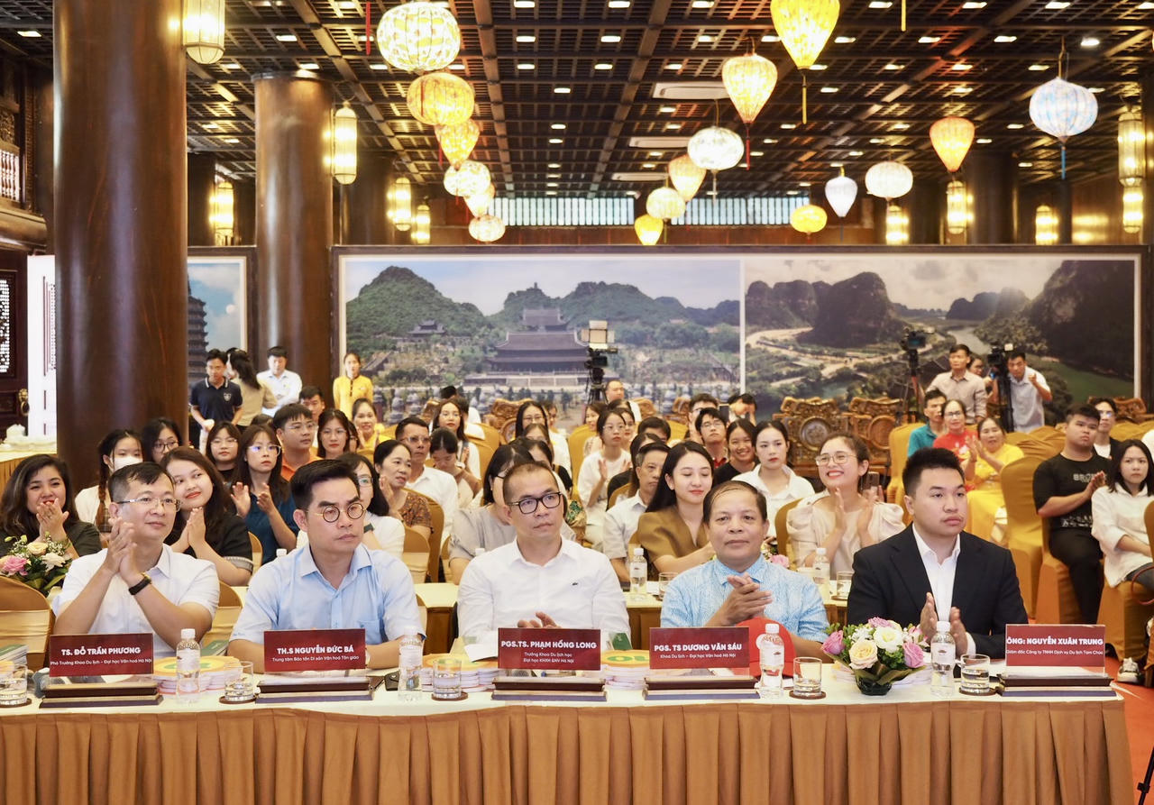 Xây dựng sản phẩm văn hoá và truyền thông du lịch qua góc nhìn giới trẻ