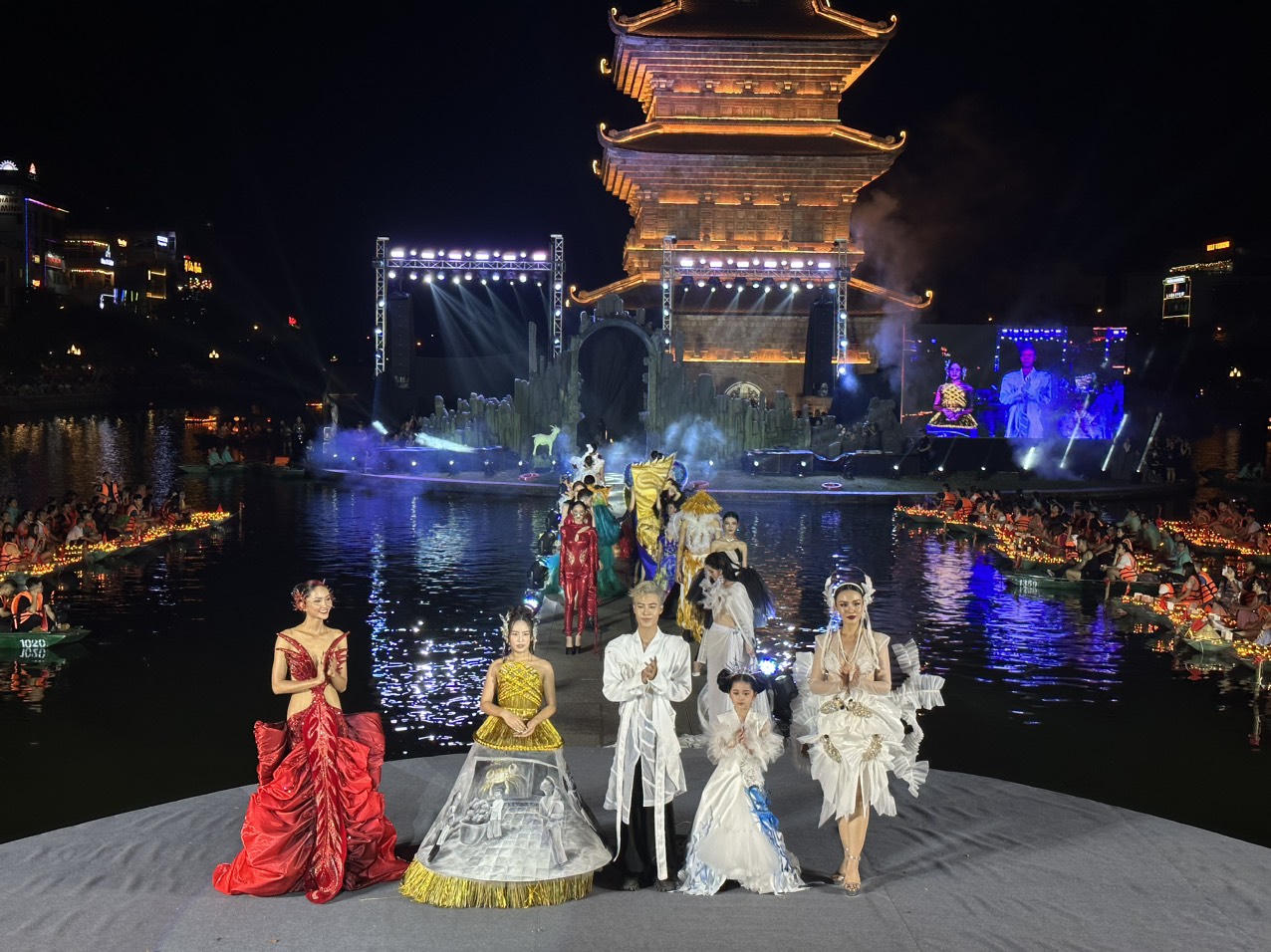 Show thời trang 'Tinh hoa cố đô' hoành tráng tại Ninh Bình 