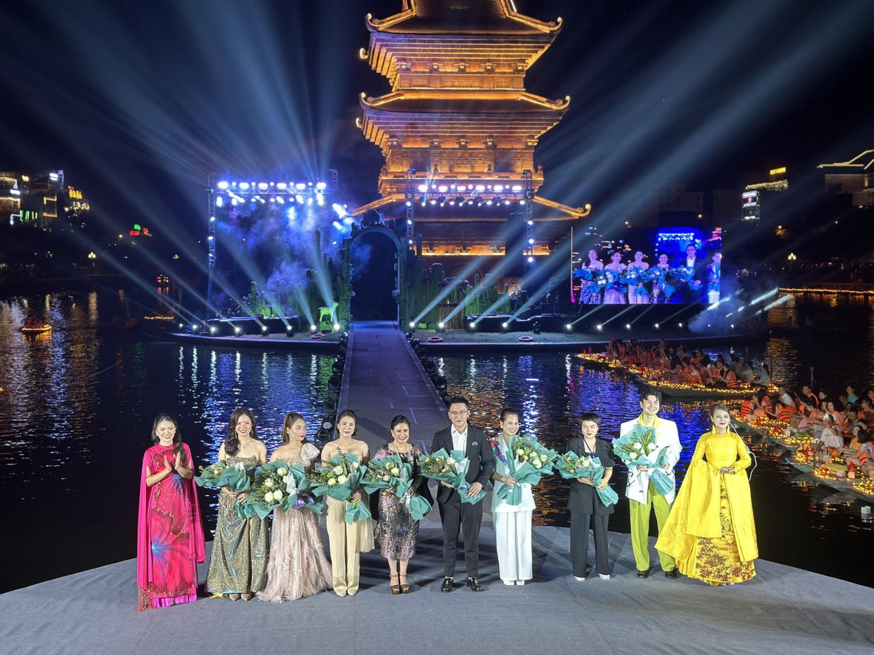 Show thời trang 'Tinh hoa cố đô' hoành tráng tại Ninh Bình 