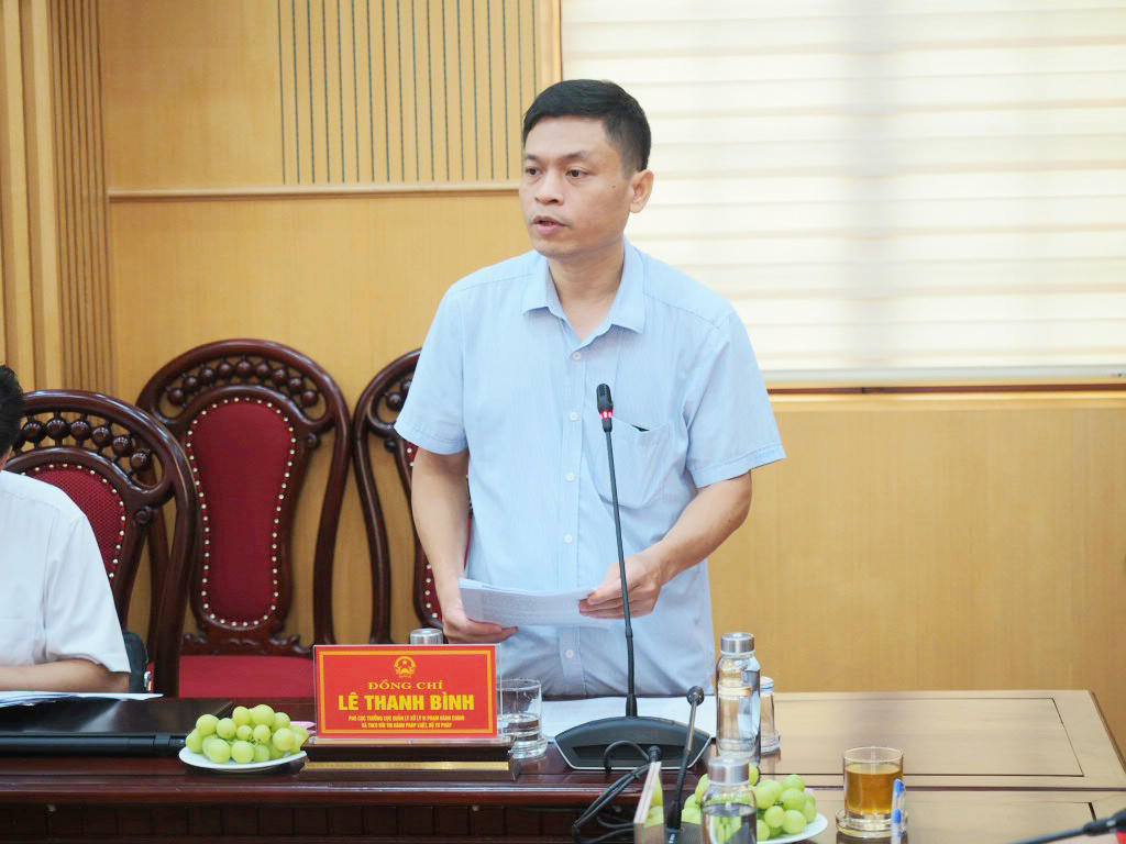 Thứ trưởng Đặng Hoàng Oanh làm việc tại tỉnh Ninh Bình