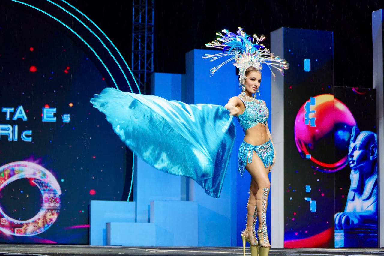 Rực rỡ sắc màu văn hóa đêm thi trang phục dân tộc Miss Cosmo 2024