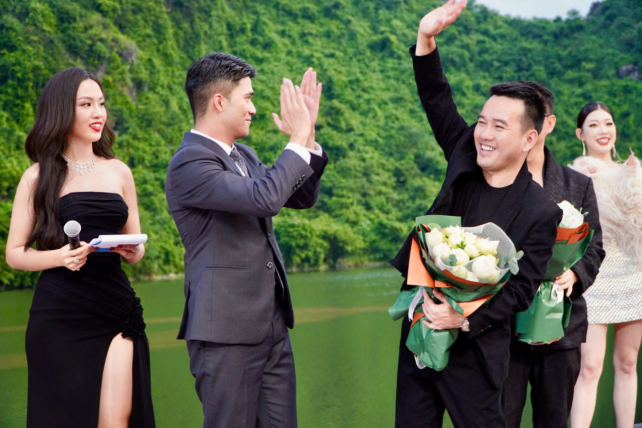 Thí sinh Miss Cosmo 2024 trong bộ sưu tập mang đậm nét văn hóa Việt tại Tràng An, Ninh Bình