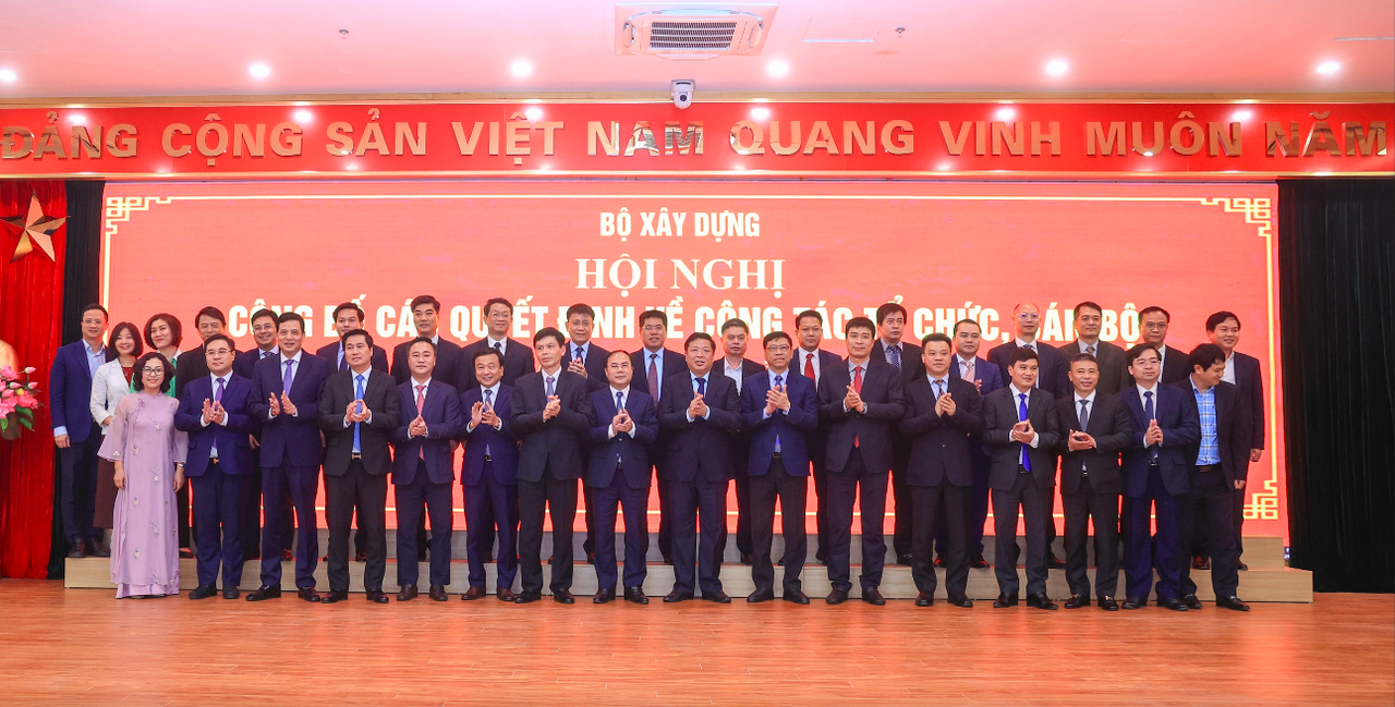 Bộ Xây dựng công bố danh sách 28 lãnh đạo bổ nhiệm cấp trưởng các đơn vị trực thuộc